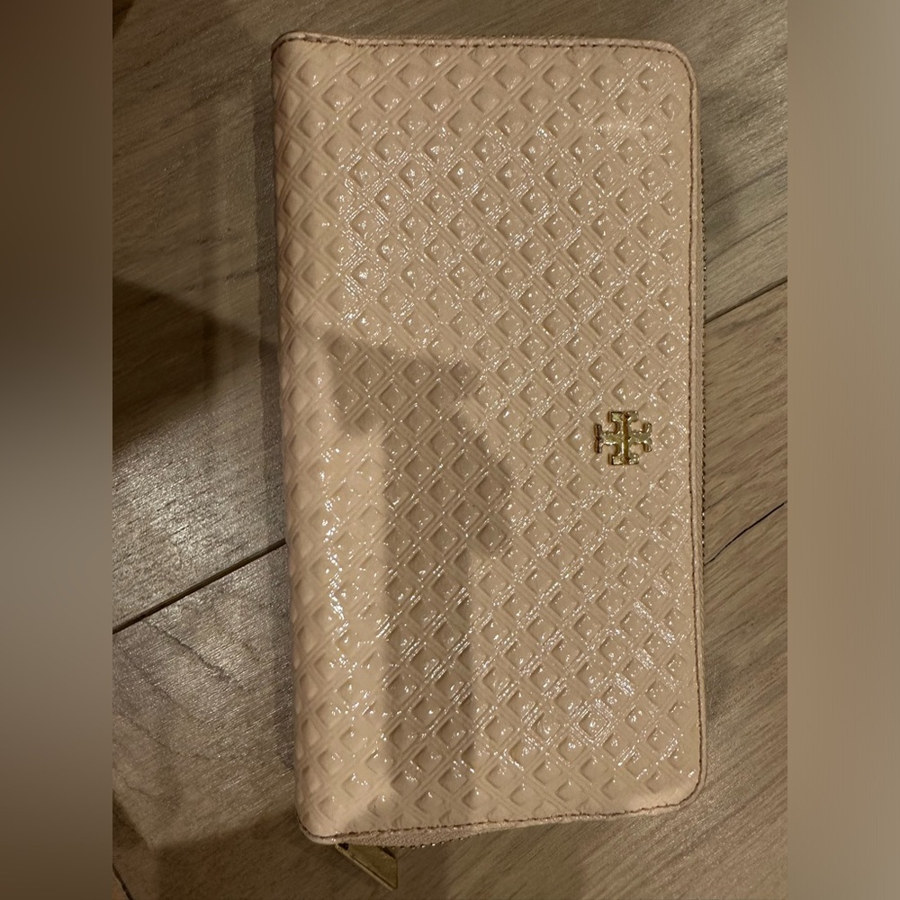 Tory Burch patent leather quilted long wallet